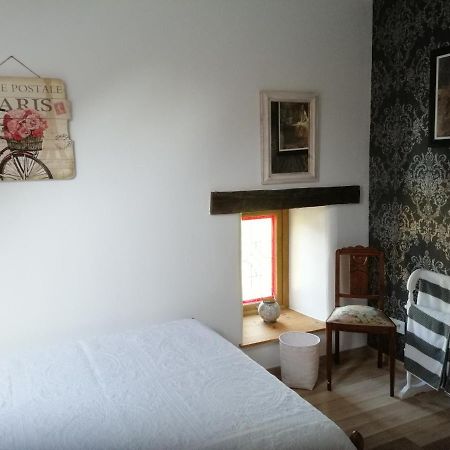 Villa Beautiful 2-Bed House In Saint-Léger-Magnazeix Esterno foto